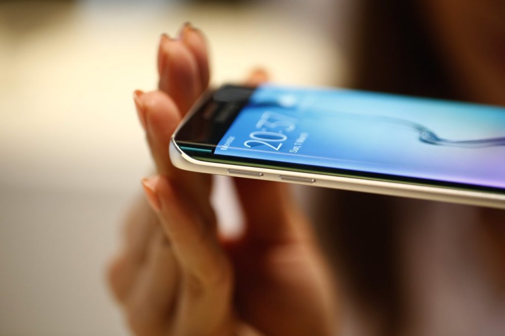 phones with curved edge screen