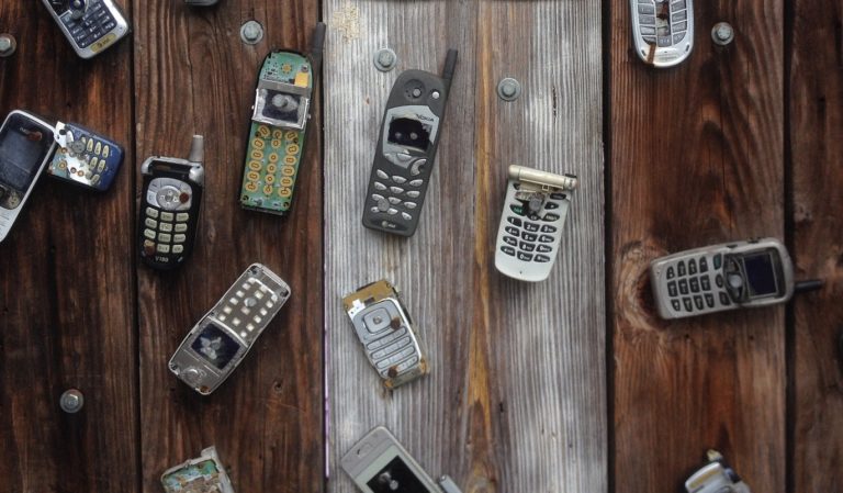 Why you Should Recycle your Old Mobile Phone 2024