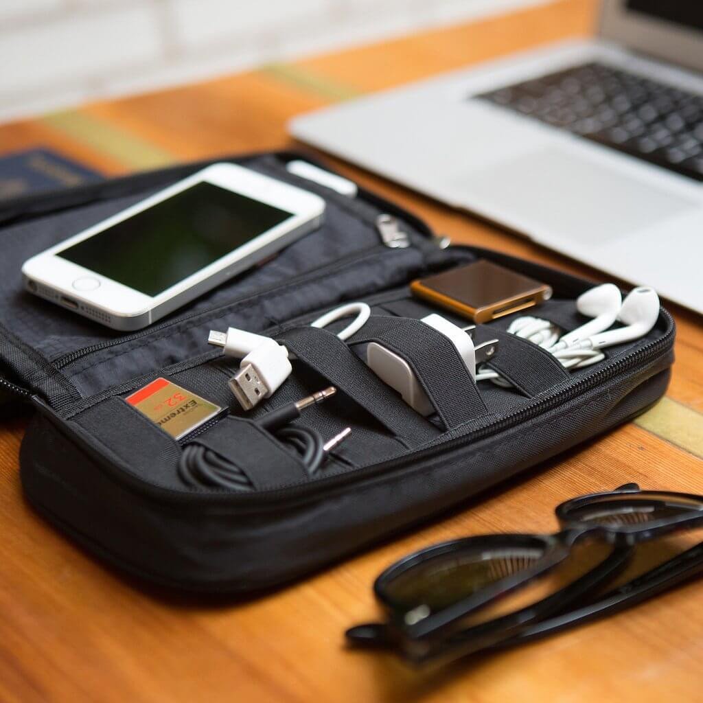 5 Essential Tech Tools for Travel Jaxtr