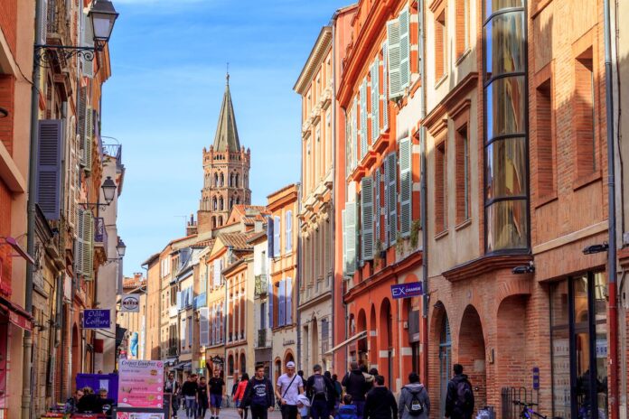 People-walking-in-the-street-in-te-city-of-Toulouse-France