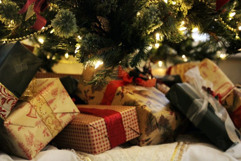 6 benefits of Buying Christmas Gifts Online