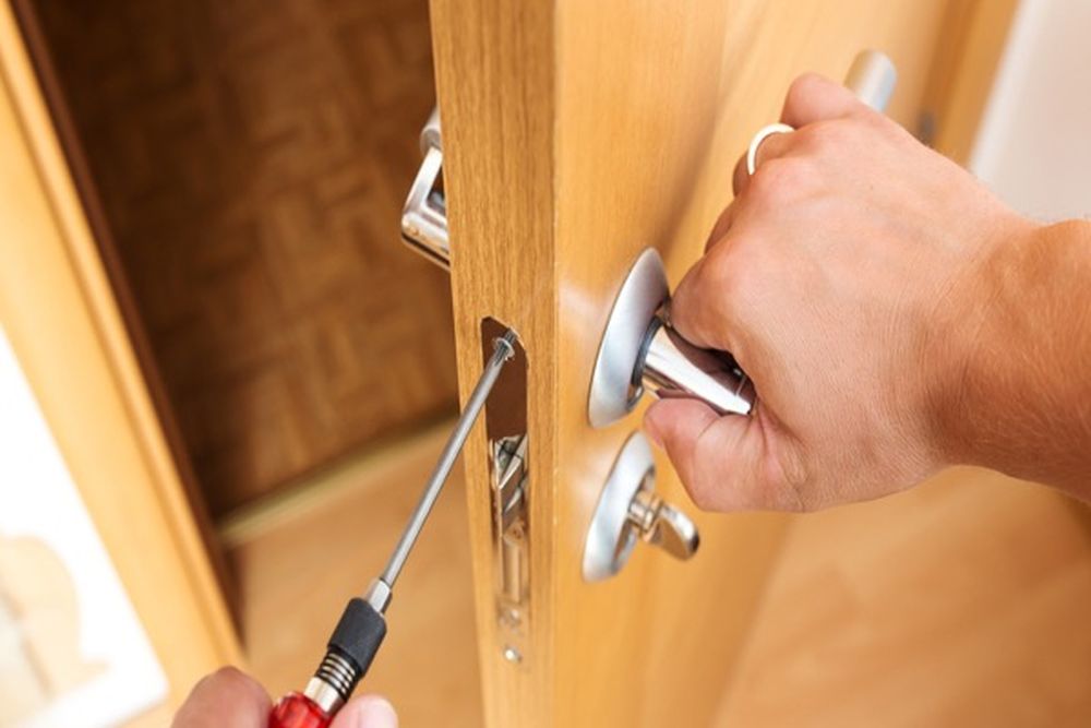 5 Tips for Finding Reliable Commercial Door Repair Service Jaxtr