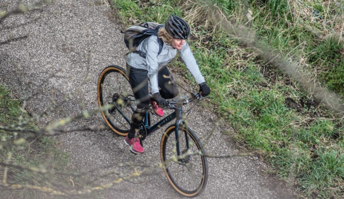 what does hybrid mean in bikes