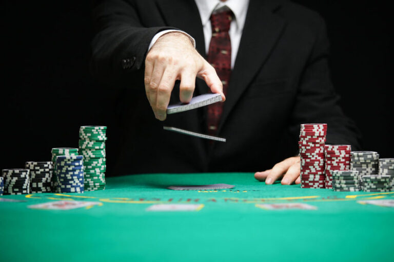What Things to Consider While Playing Poker?