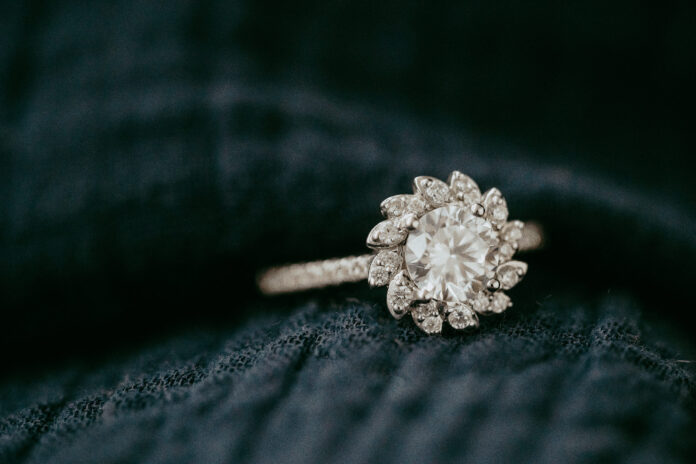 3 Benefits Of Choosing Custom Jewelry For Your Collections